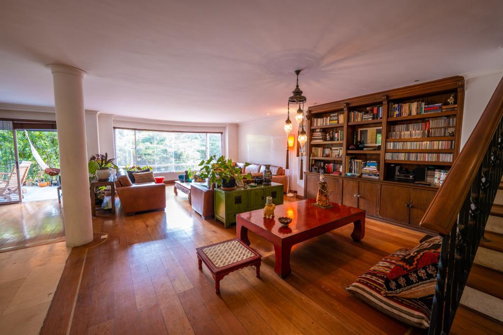 Elegant 4-Bedroom Family Home for Sale in Medellín – San Lucas Area