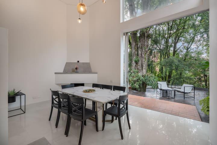 Airbnb-Licensed Luxury Home in El Tesoro, El Poblado