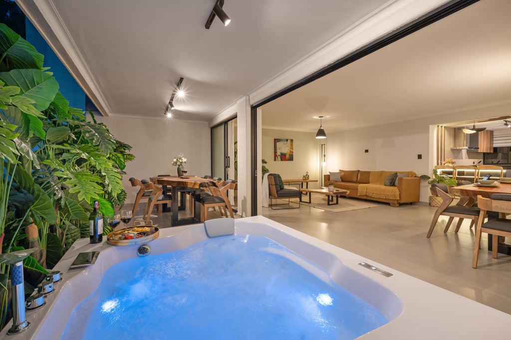 Turn-Key 4-Bedroom Apartment with Private Hot Tub – Sale in Medellín (Provenza)