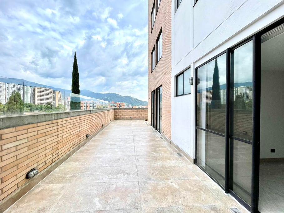 Spacious 3-Bedroom Apartment with Terrace in Envigado