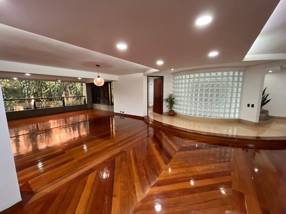 Spacious 3-Bedroom Apartment with Terrace in El Poblado