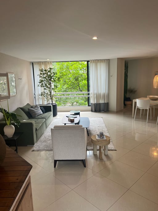 Spacious 3-Bedroom Apartment in Quiet El Poblado