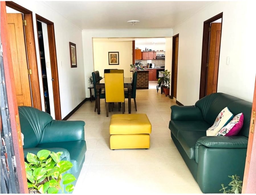Charming 3-Bedroom Apartment in Laureles, Velódromo