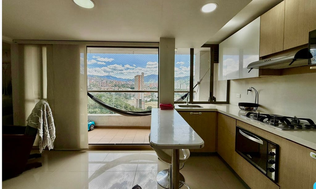 Sabaneta Apartment for Sale: 3 Beds, Great Views