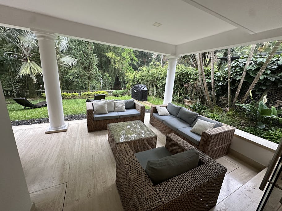 Spacious 3-Bedroom House with Garden for Sale in San Lucas, El Poblado
