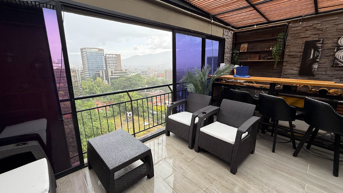 Penthouse with Private Rooftop – Modern & Spacious (3 Levels)