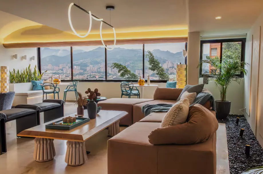 Luxury Penthouse with Private Gym & Jacuzzi – Milla de Oro, El Poblado