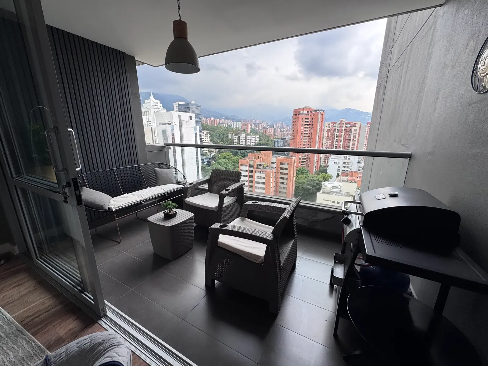 3 Bed Apartment w/ Amenities – Santa María de los Ángeles, El Poblado
