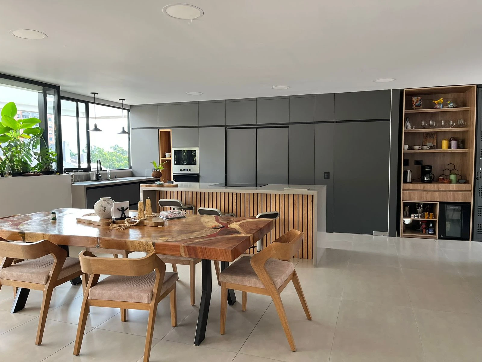 3 Bedroom Apartment with Large Terrace – El Tesoro, El Poblado