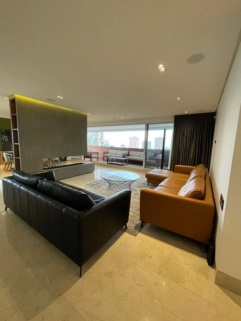 4 Bedroom Luxury Apartment with Private Terraces – Los Balsos, El Poblado