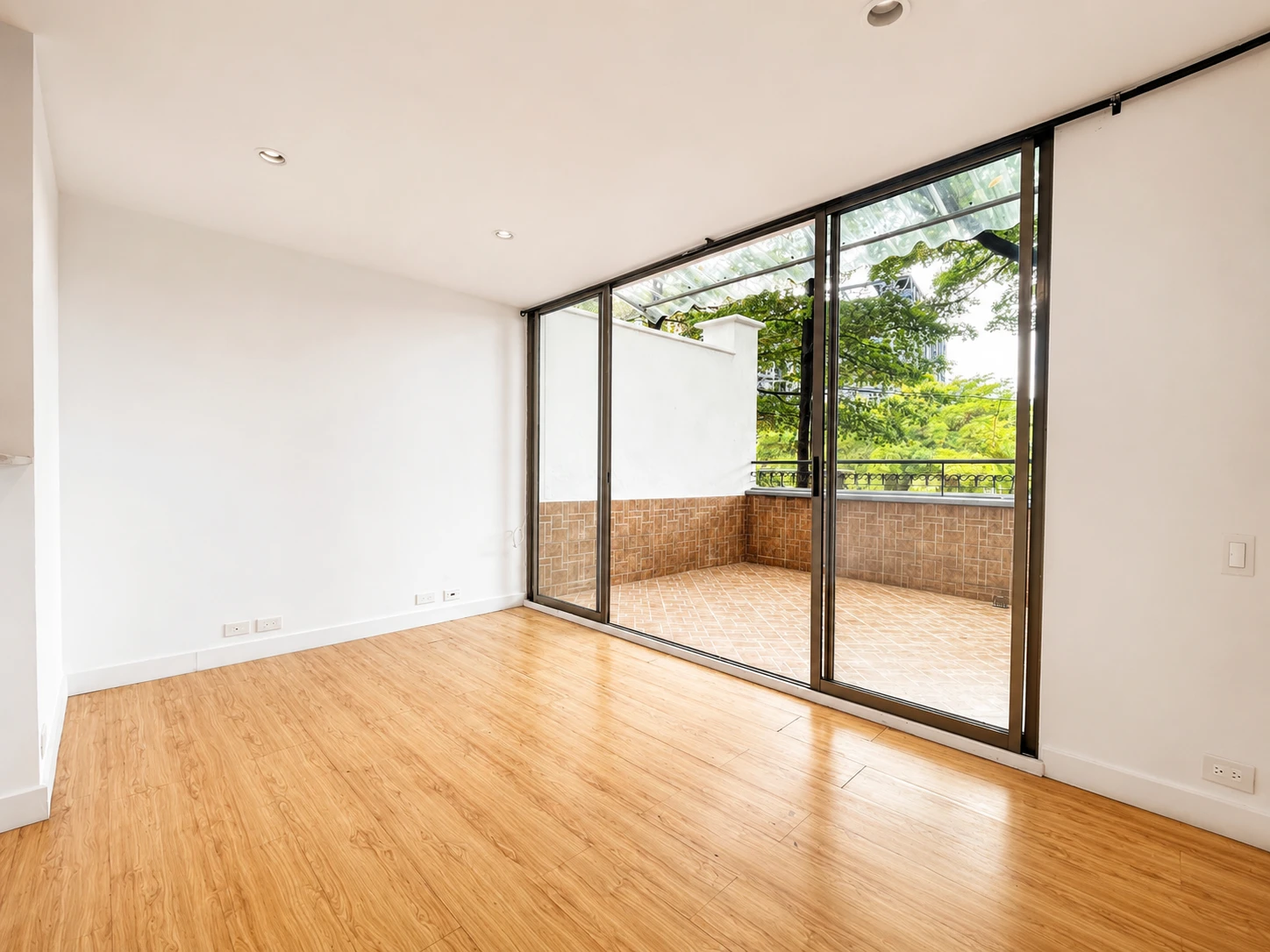 Duplex Apartment with Private Terrace – Aguacatala, El Poblado