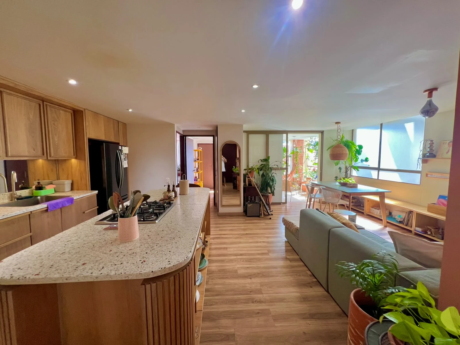 2 Bedroom Remodeled Apartment – Conquistadores, Laureles